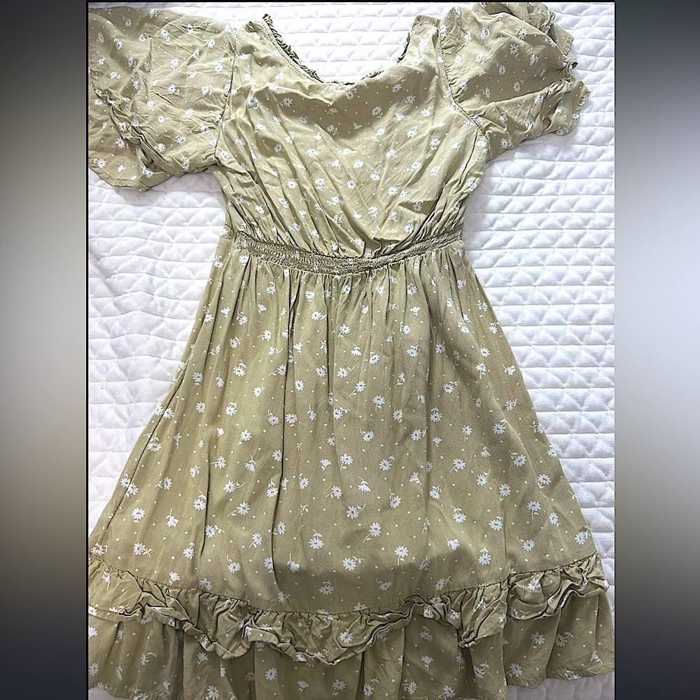 Green and white billabong dress size small